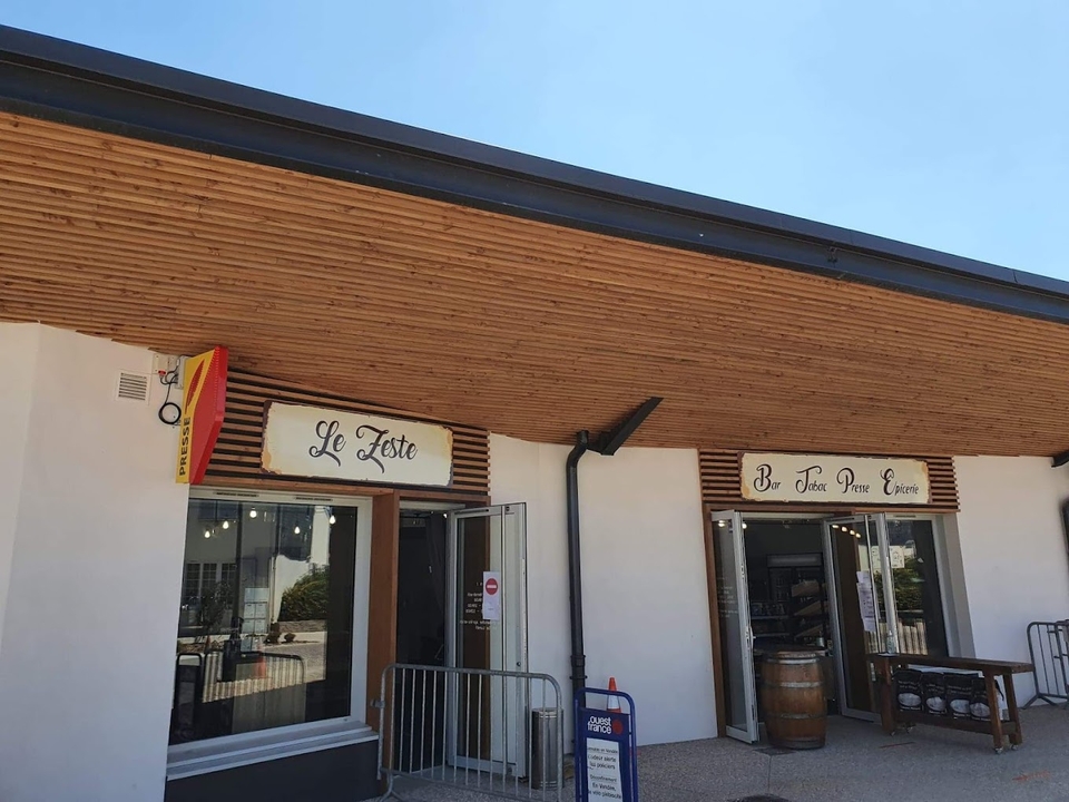 Le Zeste, 5 Place du Commerce, 85430 Les Clouzeaux