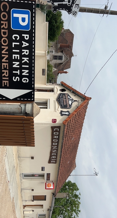 Cordonnerie de la Liberation, 35 Avenue Henri Barbusse, 45700 Villemandeur