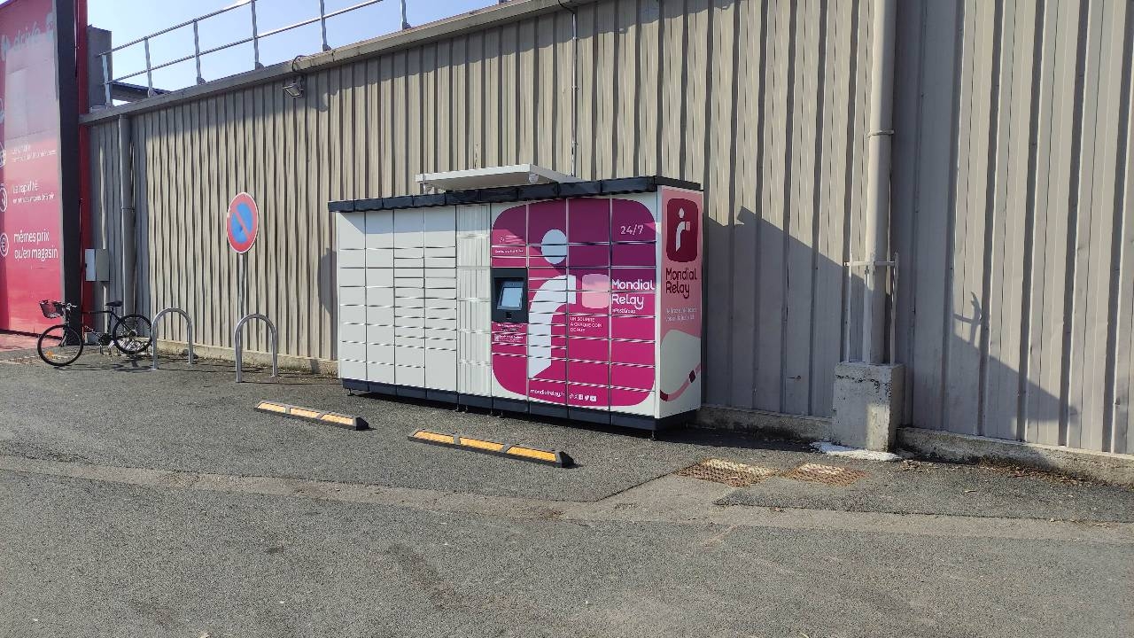 Locker 24/7 Carrefour Market L'Arbresle, rue Claude Terrasse, 69210 L'Arbresle