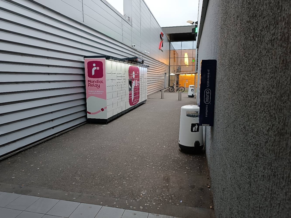 Locker 24/7 Intermarché CC Le Jayon Grigny, 2 Avenue des Arondières, 69520 Grigny