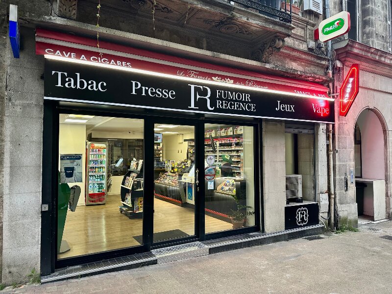 Le Fumoir de la Regence, 73 Cours d'Albret, 33000 Bordeaux