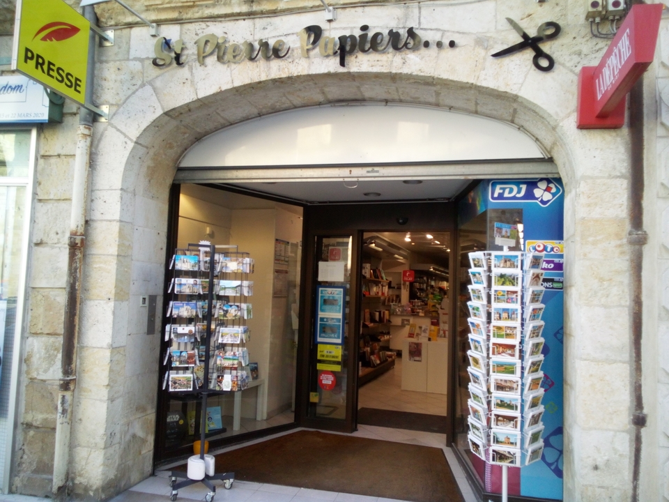SAS Delavega St Pierre Papiers, 4 Place Saint-Pierre, 32100 Condom
