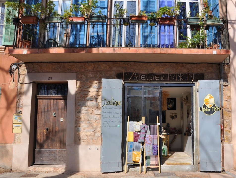 L Atelier Mkn, 85 Place de la Liberté, 83390 Puget-ville