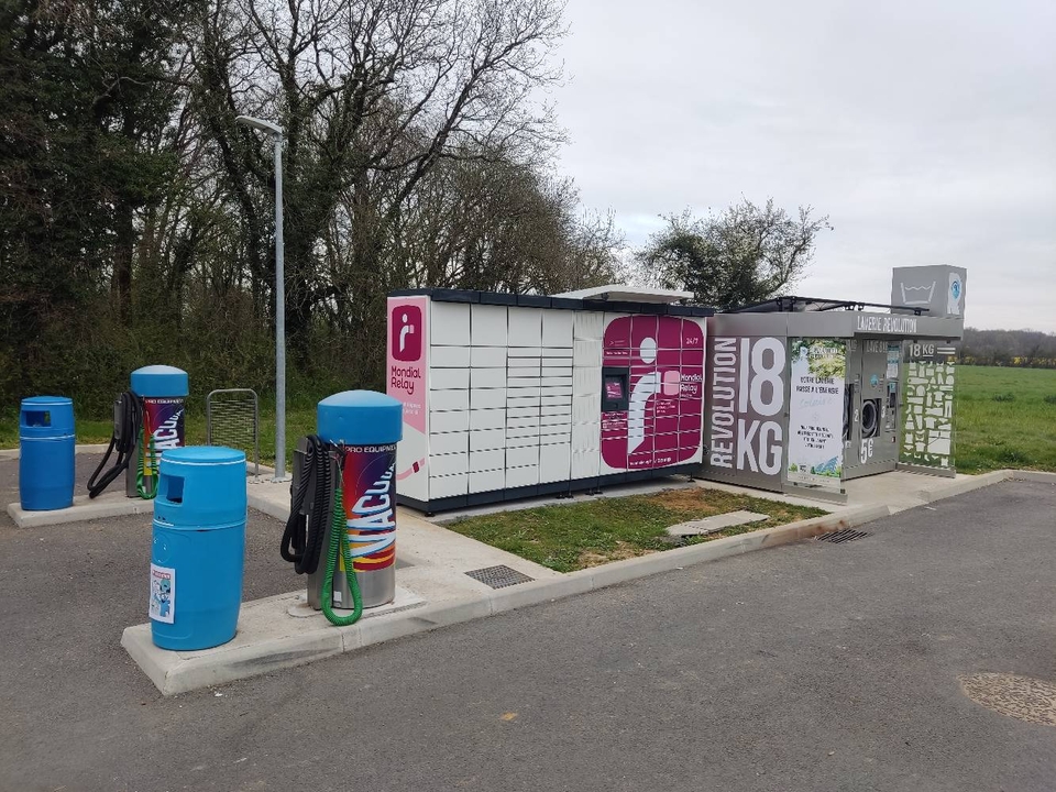 Locker 24/7 Ecolavage Roches-Premarie-Andille, Route de Poitiers, 86340 Roches-Prémarie-Andillé