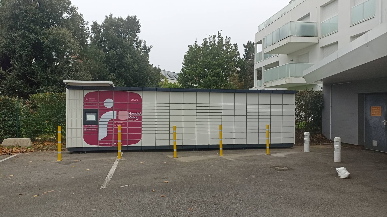 Locker 24/7 Intermarche Saint Sebastien sur Loire, 5 11 Rue Missak Manouchian, 44230 Saint-Sébastien-sur-Loire
