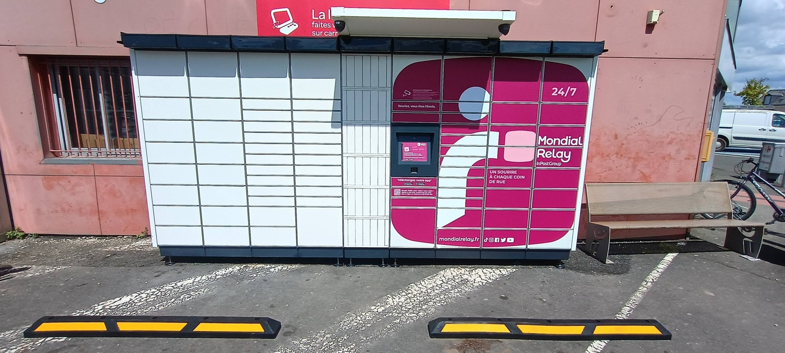 Locker 24/7 Carrefour Market 72330 Cérans-Foulletourte, 62 62 Rue nationale, 72330 Cérans-Foulletourte