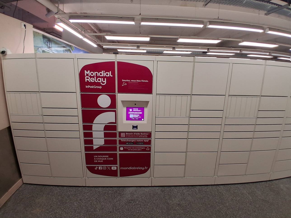 Locker Carrefour Market, 27 Parvis Neptune, 44000 Nantes