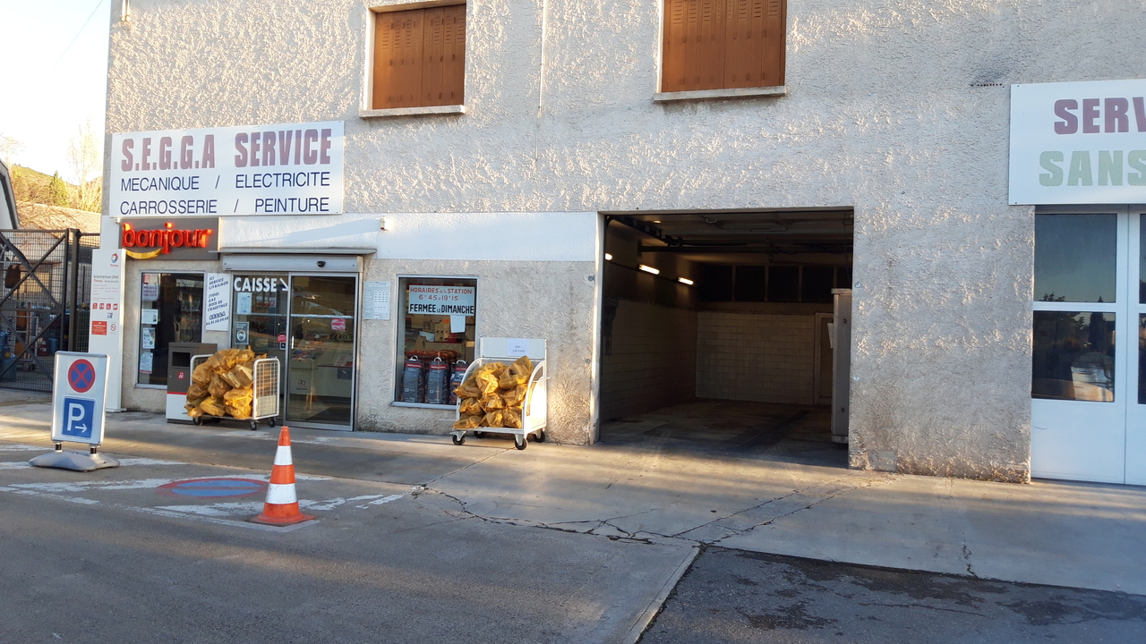 Station Total, Avenue de Provence, 13190 Allauch