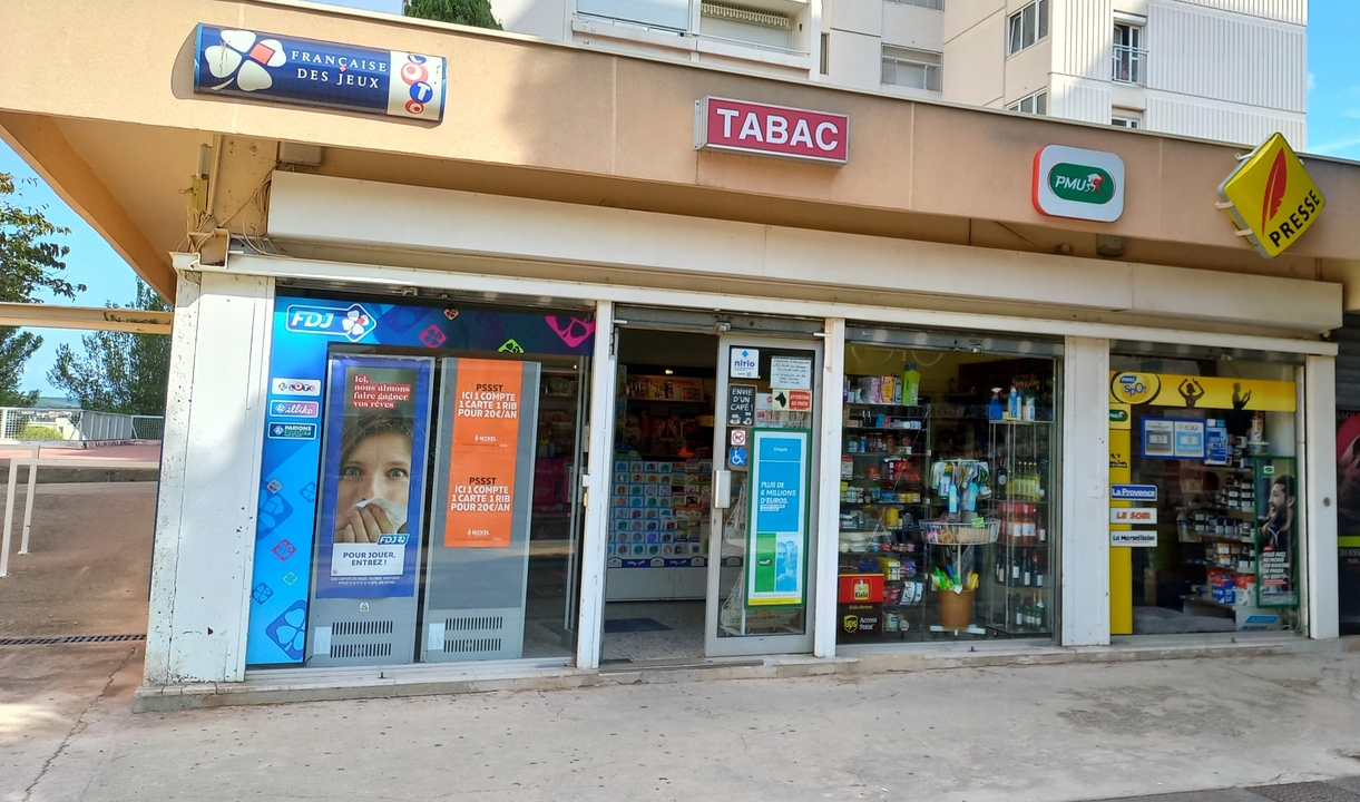 TABAC DES 3 TOURS 13500 centre commercial des 4 vents, Avenue de Canto Perdrix, 13500 Martigues