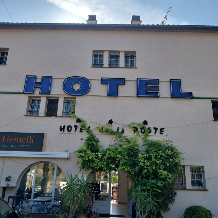 Hotel de la Poste, 86 Avenue de Boutiny, 06530 Peymeinade