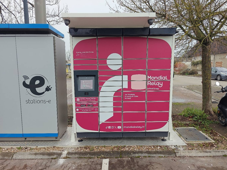 Locker 24/7 Station-E Place Souvenir, 21 21 Route nationale, 39190 Beaufort-Orbagna