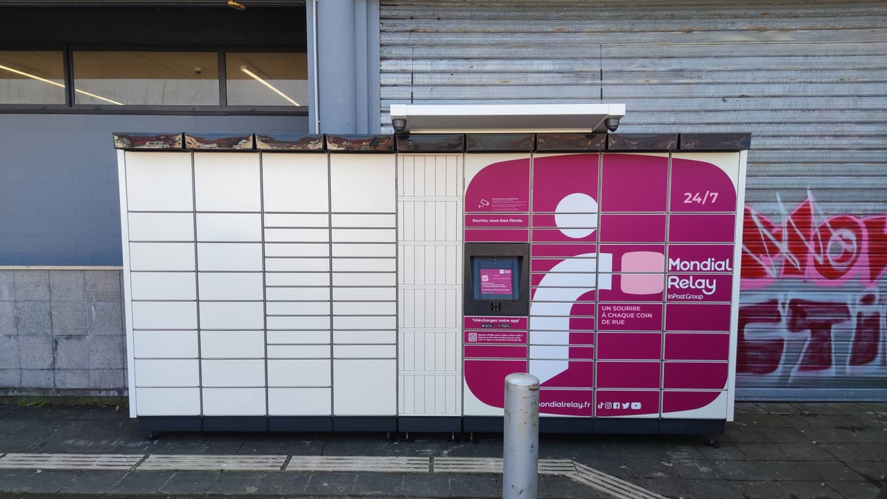 Locker 24/7 Carrefour Contact 59260 Hellemmes, 236 236 Rue Roger Salengro, 59800 Lille