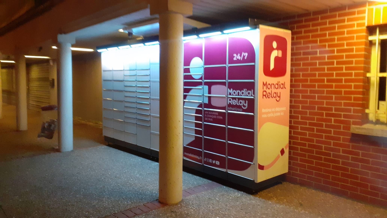 Locker 24/7 U Express 76410 Saint-Aubin-Lès-Elbeuf, 1 11 Rue Maréchal Leclerc, 76410 Saint-Aubin-lès-Elbeuf