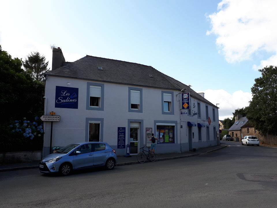 Les Salines, 8 Place du Centre, 22300 Rospez