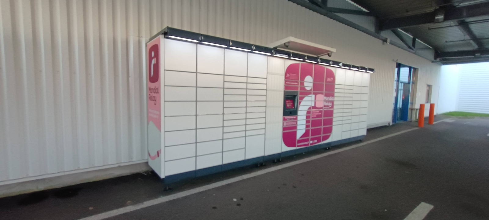 Locker 24/7 E.leclerc Saint Junien, Av. d'Oradour-sur-Glâne, 87200 Saint-Junien