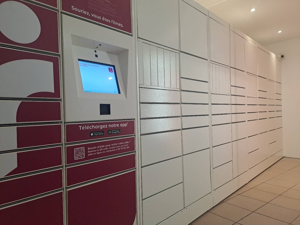 Locker 24/7 Espace Distribution Automatique Roche la Moliere, 2 2 rue Michel Rondet, 42230 Roche-la-Molière