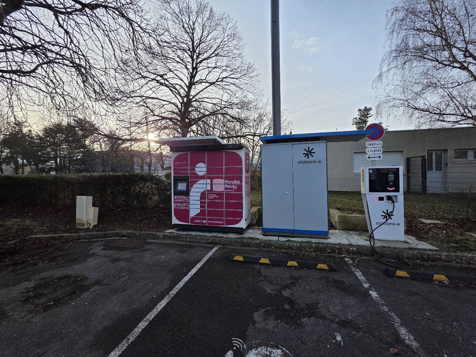 Locker 24/7 Stations-E Club de Tennis, 335 335 Avenue du Vercors, 77350 Le Mée-sur-Seine