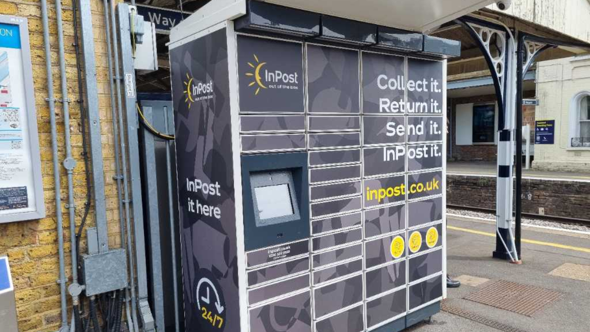 InPost's photo of the locker: InPost UKLON00040
