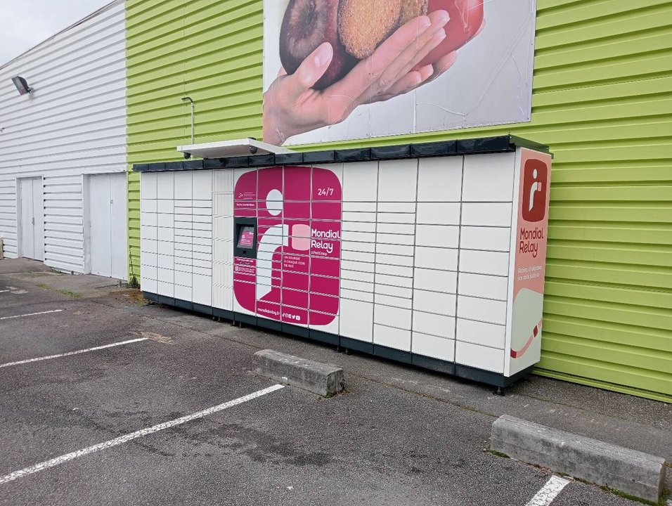 Locker 24/7 Carrefour Grandchamp des Fontaines, 2 2 Rue de Jarlan, 44119 Grandchamp-des-Fontaines