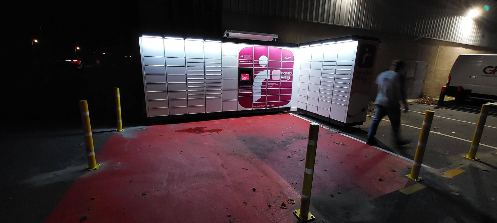 Locker 24/7 Carrefour Market 03600 Commentry, 23 Avenue Edouard Vaillant, 03600 Commentry