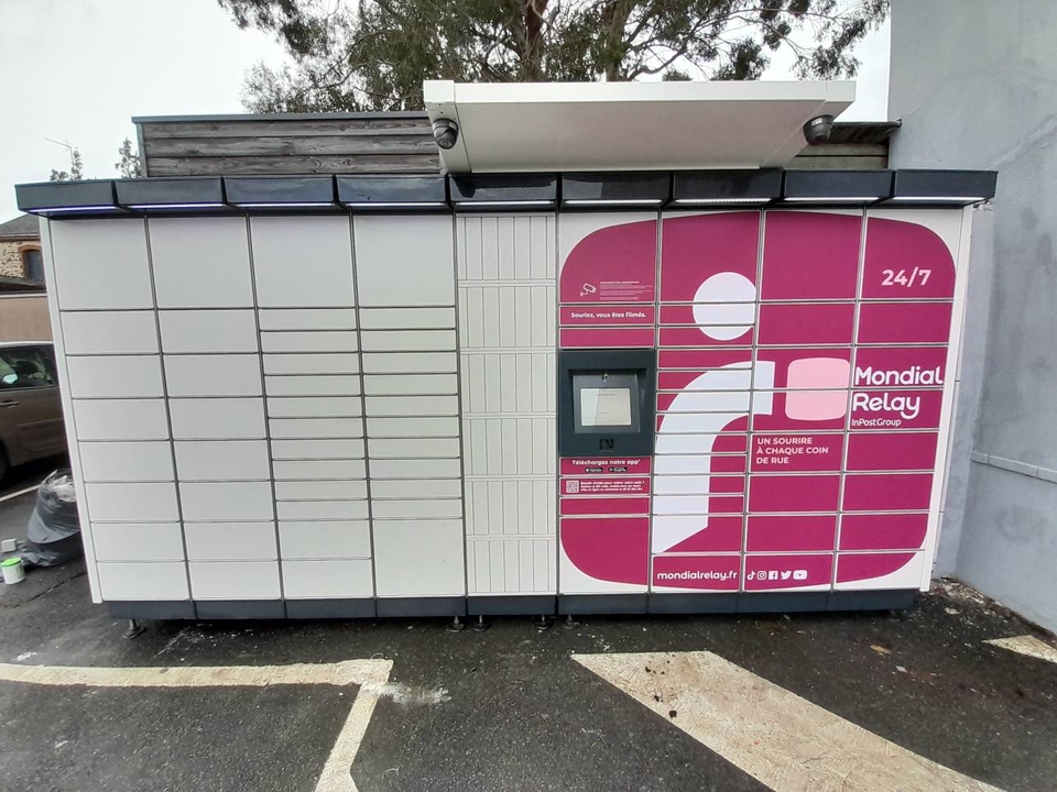 Locker 24/7 Carrefour Rambourg Cholet, 40 40 Rue de Rambourg, 49300 Cholet