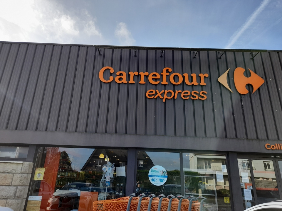 Carrefour Express Collinee, 22 Rue du Mène, 22330 Collinée