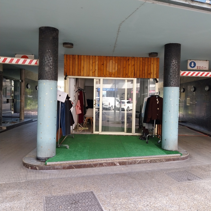 Dress Elegance, 31 Boulevard Maréchal Juin, 06800 Cagnes-sur-Mer