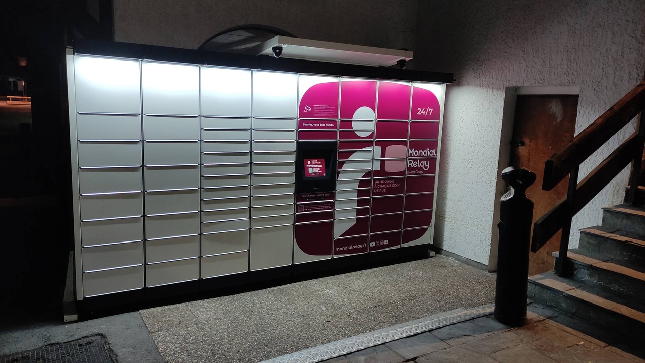 Locker 24/7 Marché U 74400 Chamonix-Mont-Blanc, 39 362 Rue Charlet Straton, 74400 Chamonix-Mont-Blanc