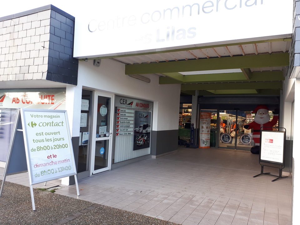 Carrefour Contact, 7 Avenue de Penhoët, 56860 Séné