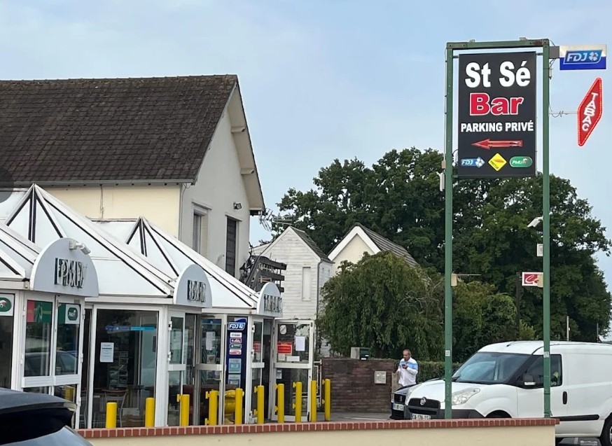 Le Saint Se Bar, 15 Rue du Général de Gaulle, 27180 Saint-Sébastien-de-Morsent