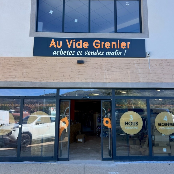 Au Vide Grenier, 70 Allée du Rouret, 06550 La Roquette-sur-Siagne