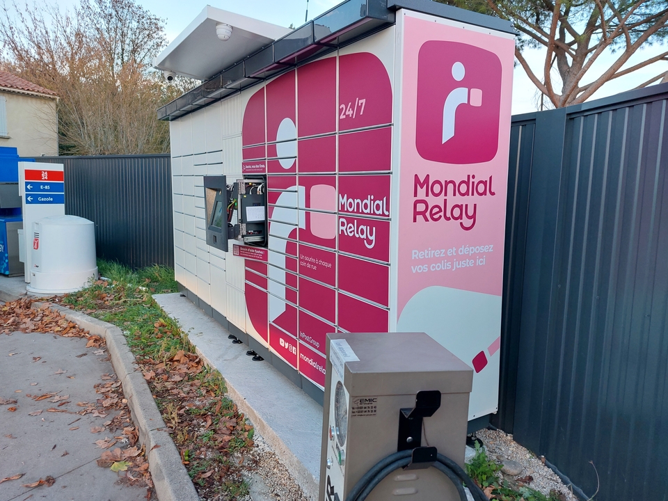 Locker 24/7 Station Esso Pertu, 420 408 Avenue Jean Moulin, 84120 Pertuis