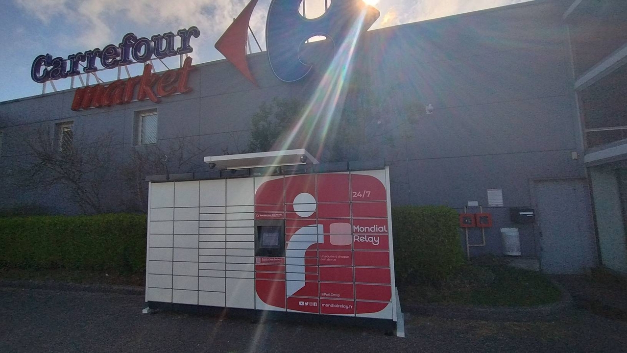 Locker 24/7 Carrefour Market 43240 St Just Malmont, Champ de Berre, 43240 Saint-Just-Malmont