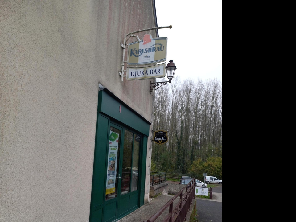 Djuka Bar, 6 Place de l'Eglise, 37530 Limeray