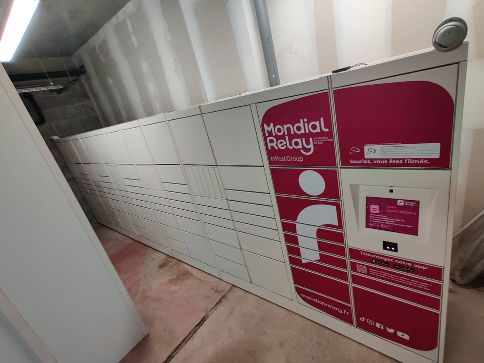 Locker 24/7 Intermarche Montbron, 11 Place de l'Hôtel de Ville, 16220 Montbron