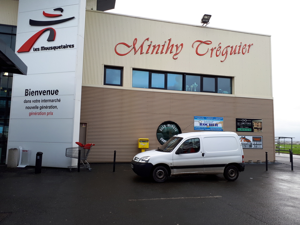 Intermarche (presse) ZAC de Kerfolic Sud, ZAC de Kerfolic Sud, 22220 Minihy Treguier