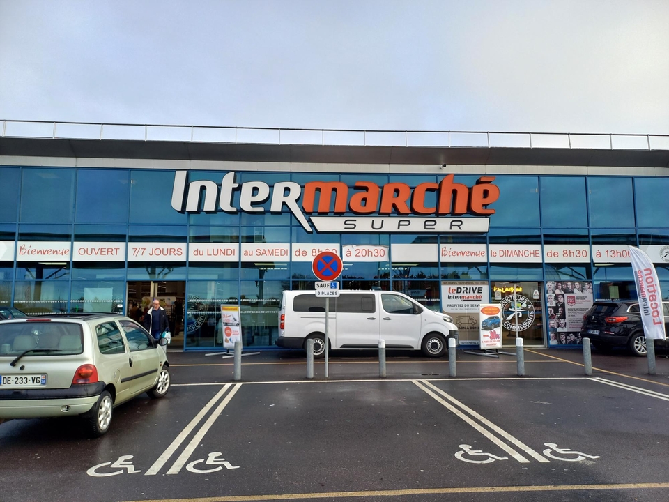 Intermarche, Angle, Rte de Neufchâtel, 76230 Isneauville