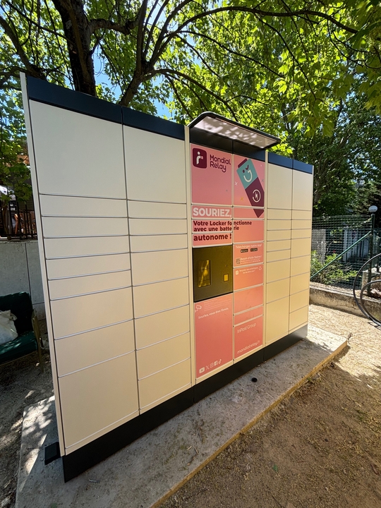 Locker 24/7 Antonio & Marco, 4 5 Quai Clemenceau, 69300 Caluire-et-Cuire