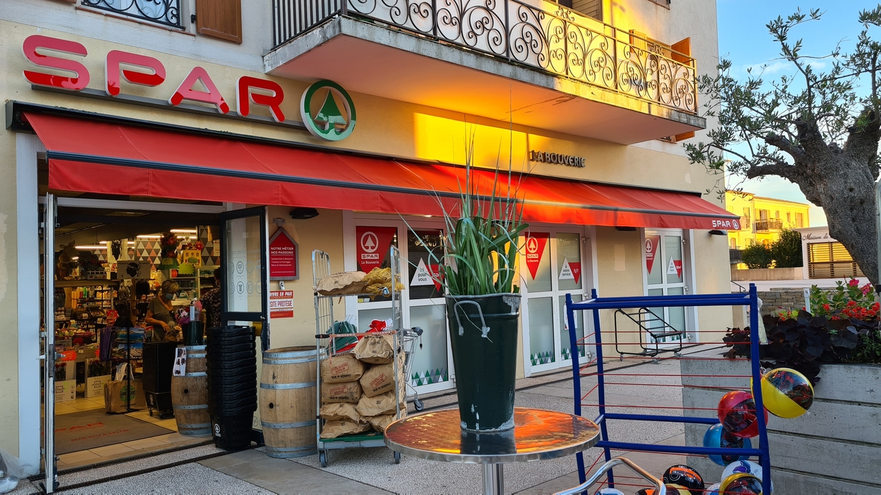 Spar de la Bouverie, 3 Place de Félibres, 83520 Roquebrune-sur-Argens