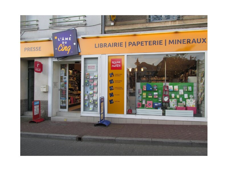L'Ame du Cinq Librairie Papeterie, 5 Place de la Republique, 72220 Ecommoy