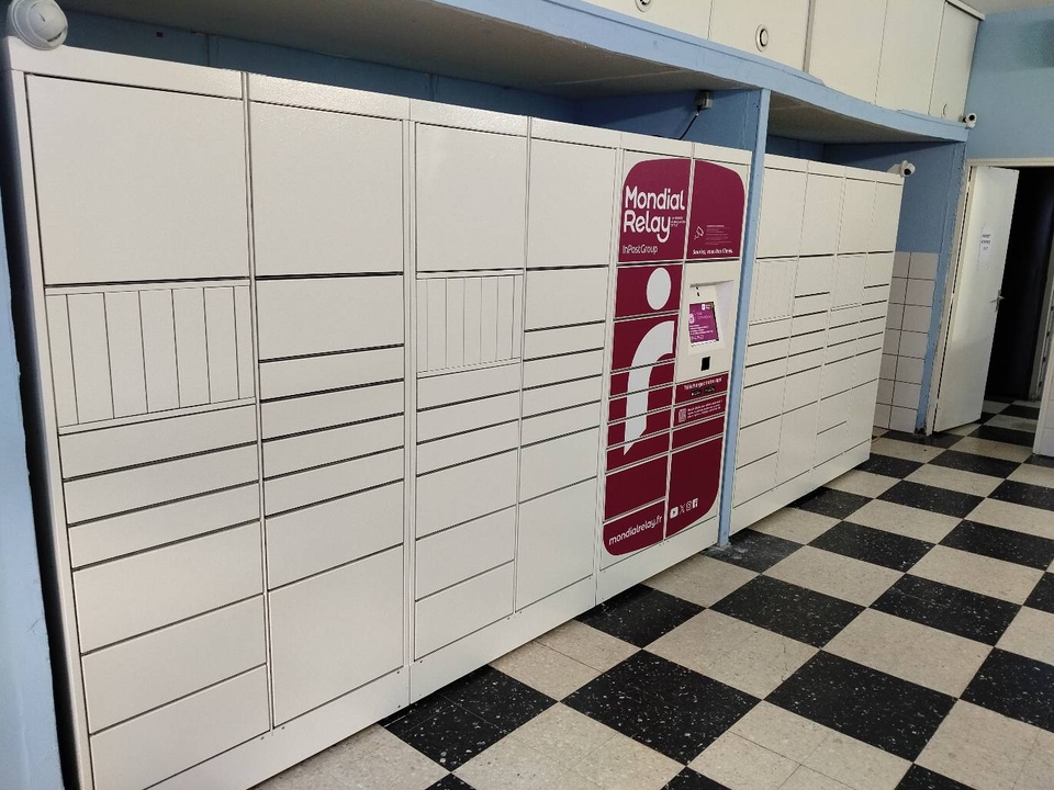 Locker Taxiphone St Louis 13015 Marseille, 145 145 Avenue de Saint-Louis, 13015 Marseille