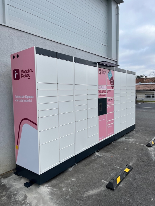 Locker Footbox, 44 44 Avenue Vaucanson, 93370 Montfermeil