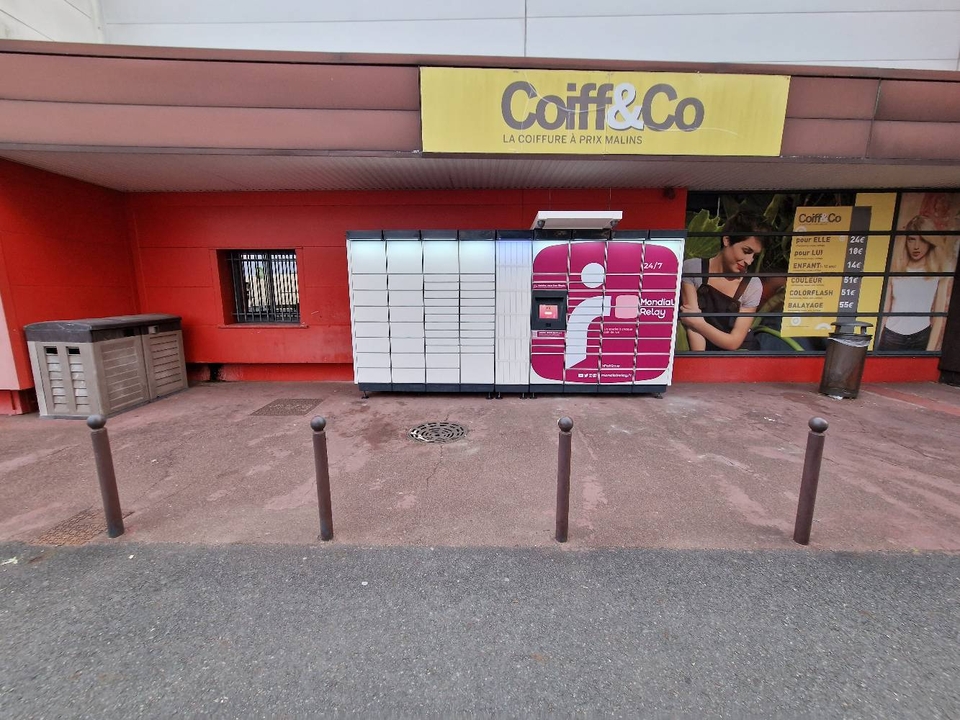 Locker 24/7 Carrefour Market Connerre, Rue de Paris, 72160 Connerré