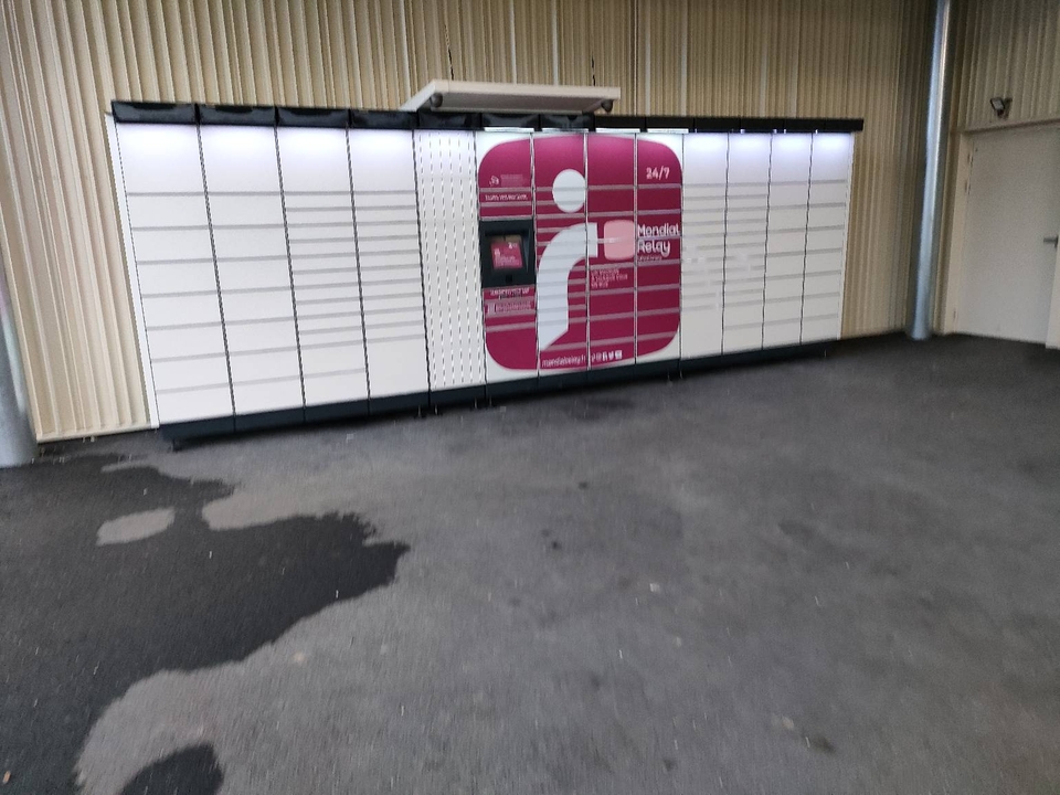 Locker 24/7 Parking E.leclerc Drive Pineuilh, 19 19 Route de Bergerac, 33220 Pineuilh