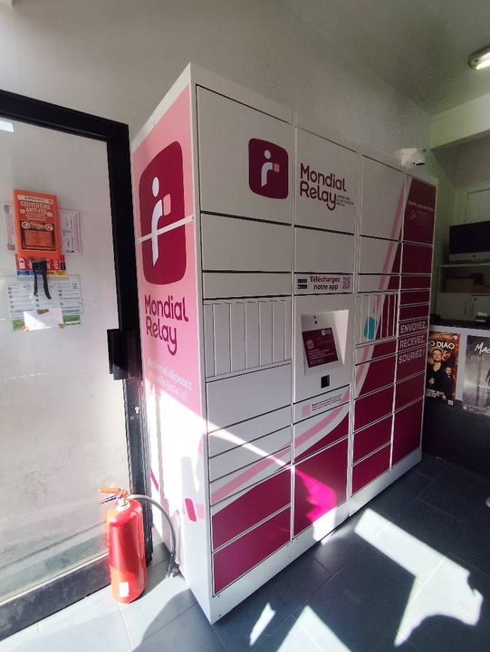 Locker Station Avia Bd des Batignolles 75017 Paris, 38 38 Boulevard des Batignolles, 75017 Paris