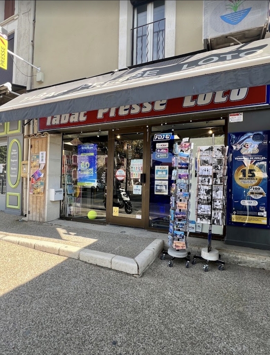 Tabac Presse Irago, 8 Avenue Général de Gaulle, 13630 Eyragues
