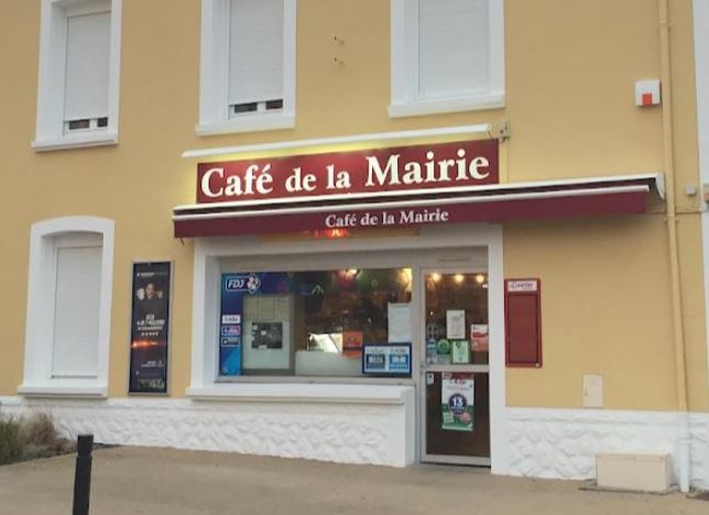 Cafe de la Mairie, 12 Place de l'Église, 49370 Saint Clement de la Place