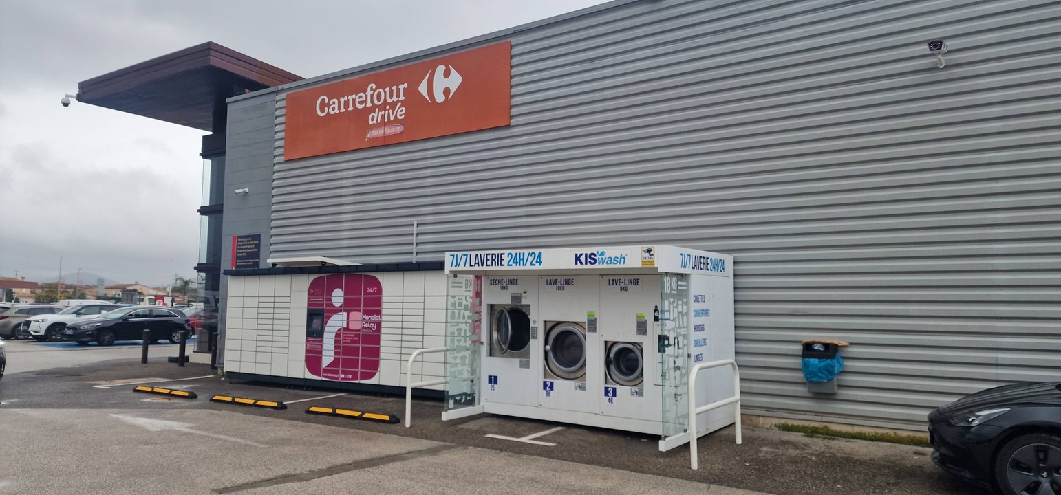 Locker 24/7 Carrefour Market 83260 la Crau, Rue du Patrimoine, 83260 La Crau