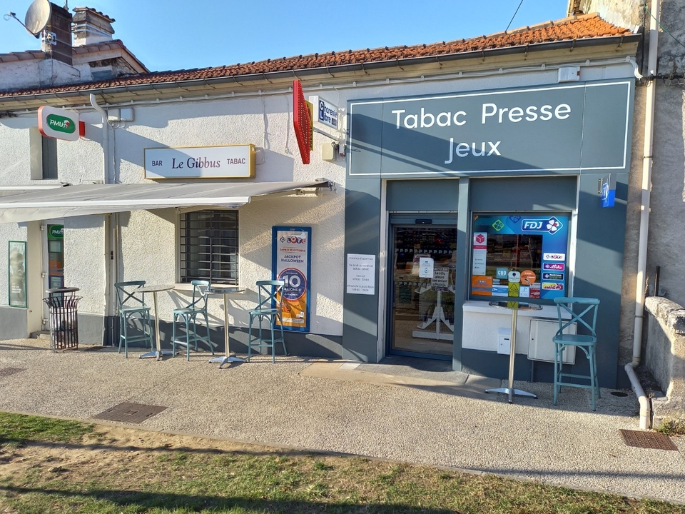 Le Gibbus, 143 Route de Bordeaux, 16400 La Couronne