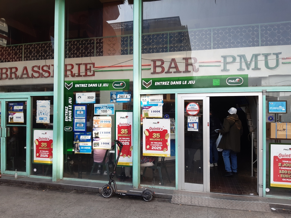 Le Grand Angkor, 17 Avenue de la Résistance, 93100 Montreuil